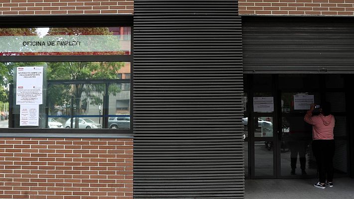 Telediario 1 - Jóvenes, mujeres y contratados temporales, los más afectados por la destrucción de empleo