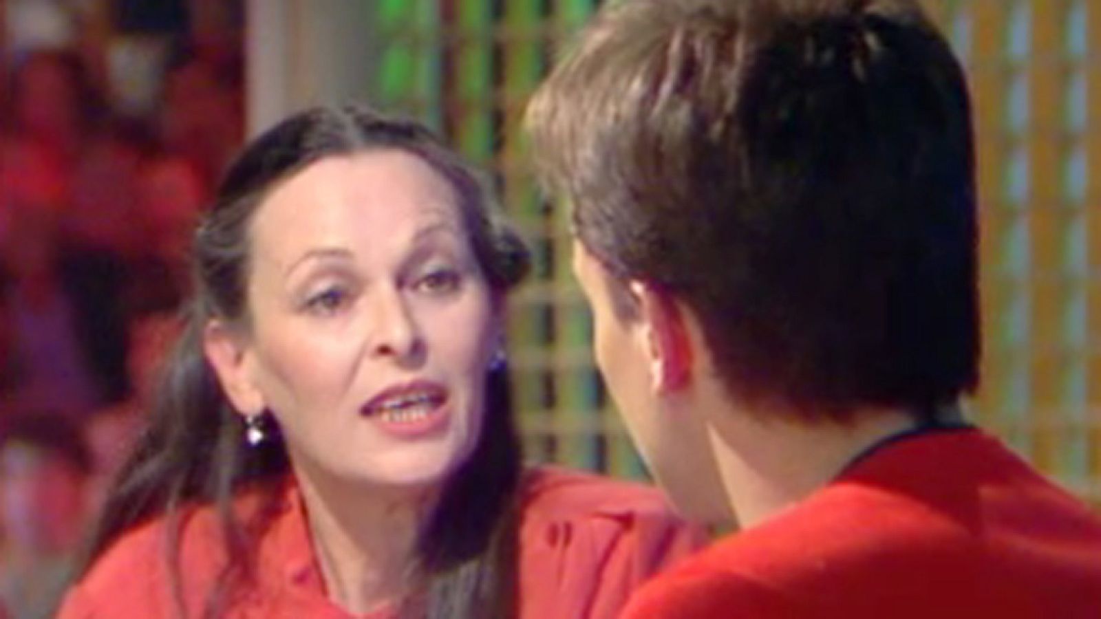 Miguel Bosé con su madre Lucía en 'Esta noche' (1981) - Esta noche | Ver