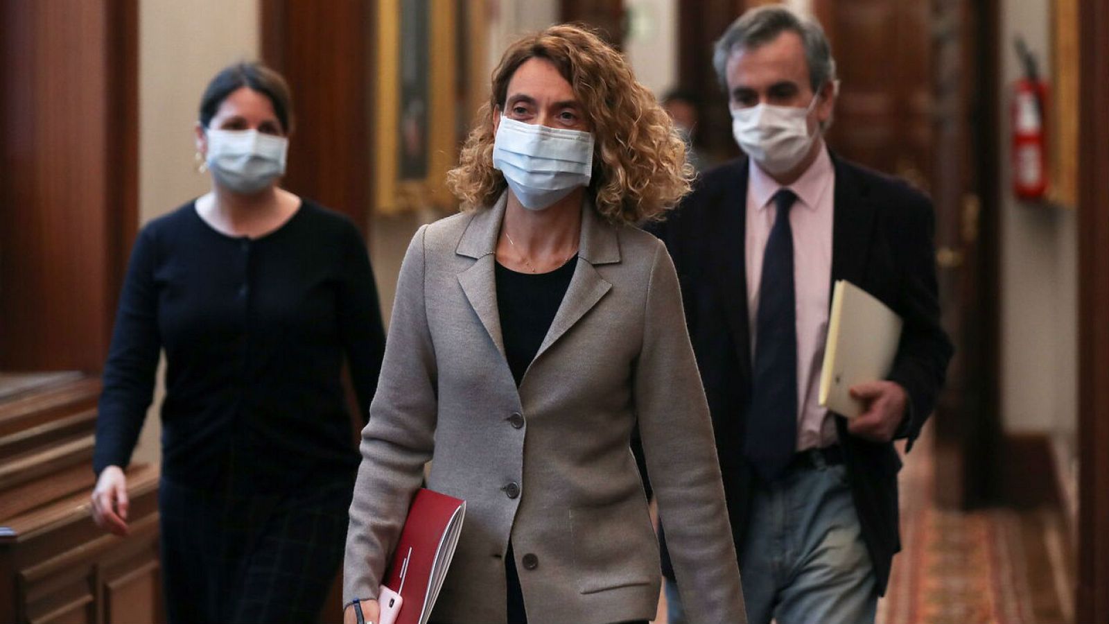 La oposición critica el plan de desescalada anunciado por el Gobierno - RTVE.es - Telediario 1 | Ver