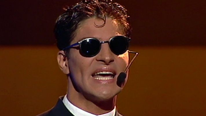 Festivales de Eurovisión en el Archivo de RTVE - Serafín Zubiri cantó "Colgado de un sueño" en el 2000