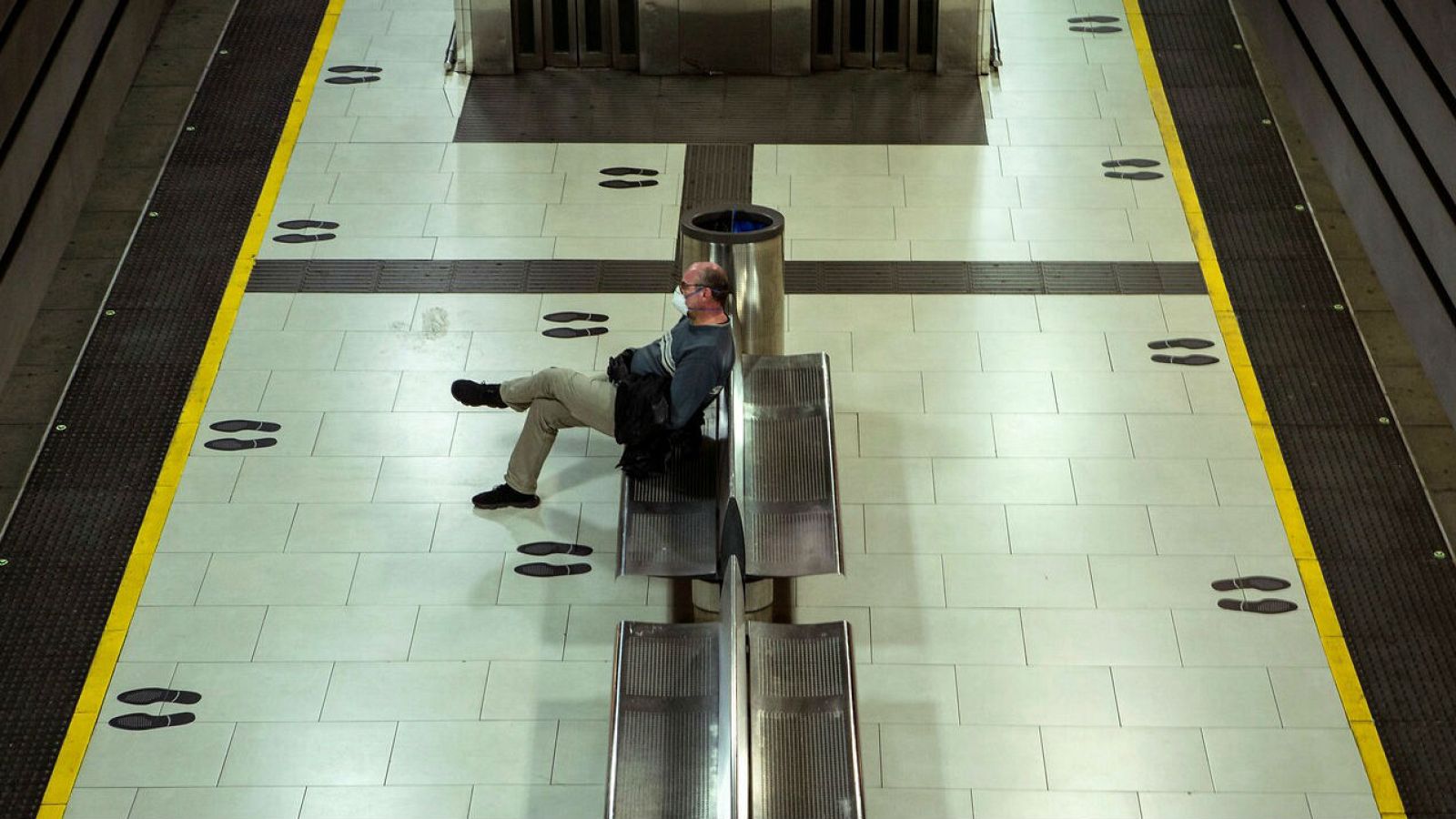 Desescala en el transporte público: Sanidad recomienda el uso de mascarilla y distanciamiento entre personas - RTVE.es | Ver