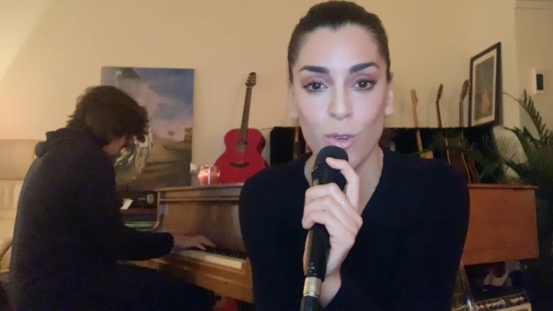 Eurobalcón - Ruth Lorenzo canta "Dancing in the rain"