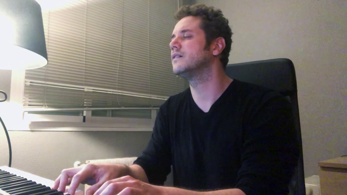 Eurovisión - Daniel Diges canta "Algo pequeñito"