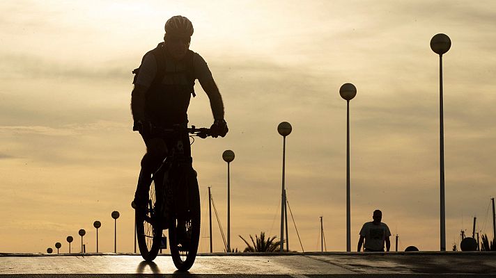 Informativo 24h - Las calles de Barcelona se llenan de deportistas y paseantes en el primer día de desconfinamiento