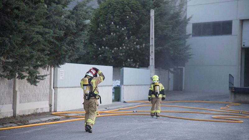 Un incendio en una fábrica de cloro en Sabiñánigo, Huesca, obliga a confinar a la población - RTVE.es | Ver