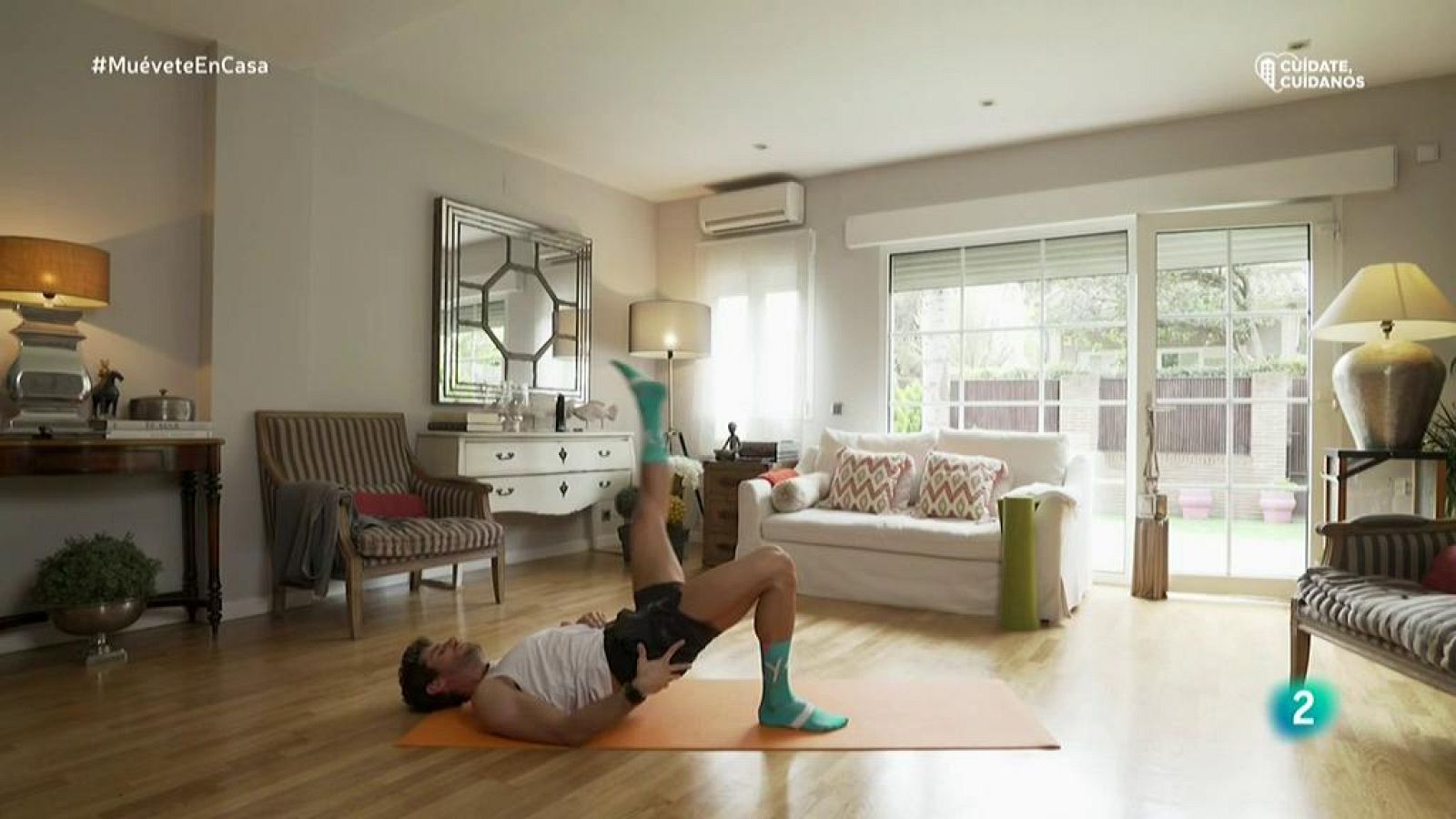 Muévete en casa - ¡Trabaja piernas, abdomen y glúteos!