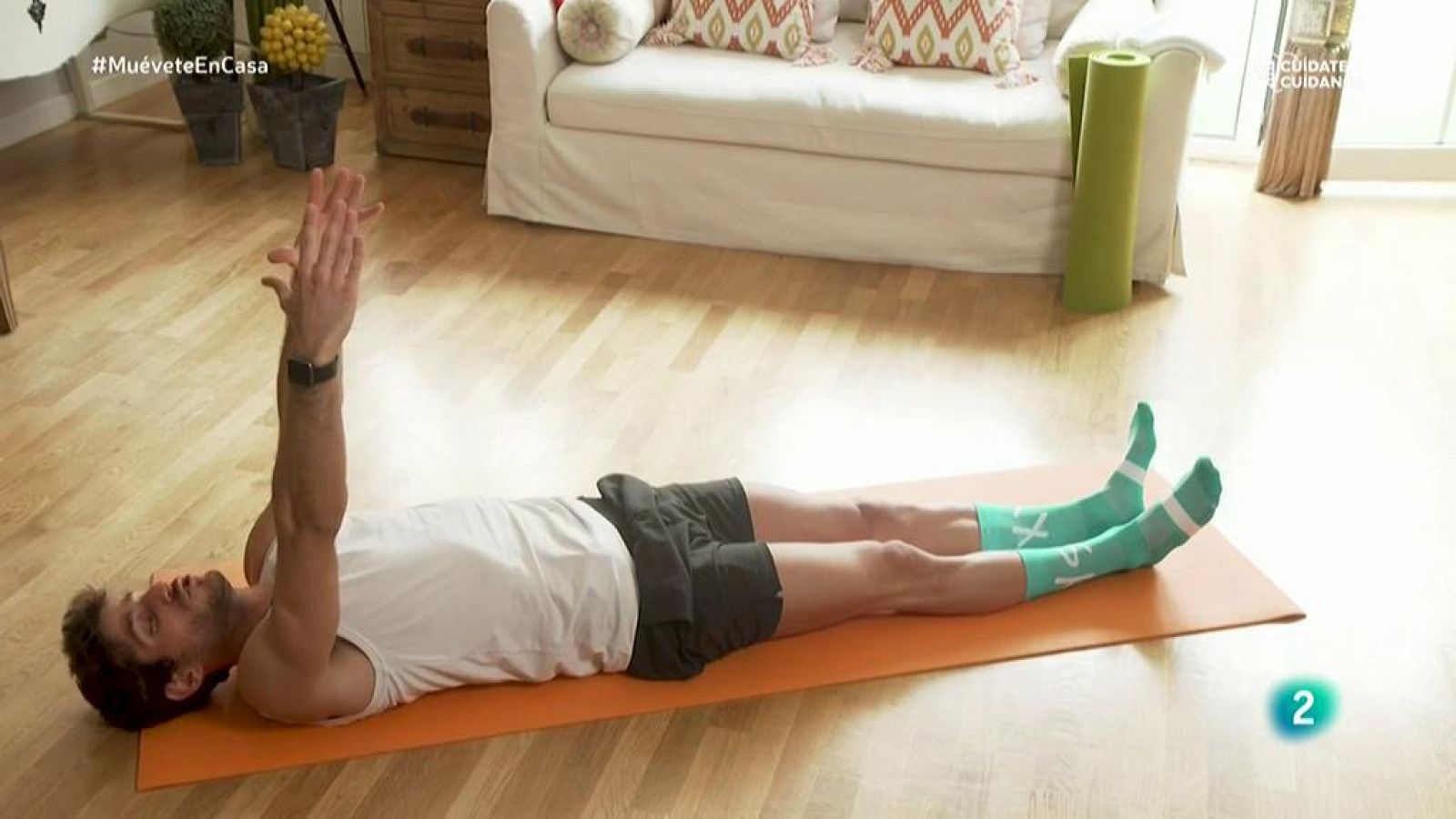 Muévete en casa - ¡Trabaja hombros y rodillas, activando glúteos y abdomen!