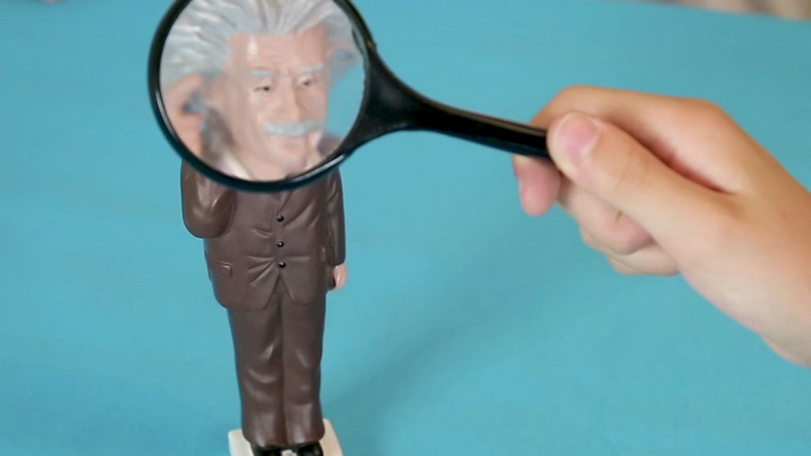 CIENCIAS NATURALES - Light hits on different surfaces - EduClan 9 a 10 años | Ver