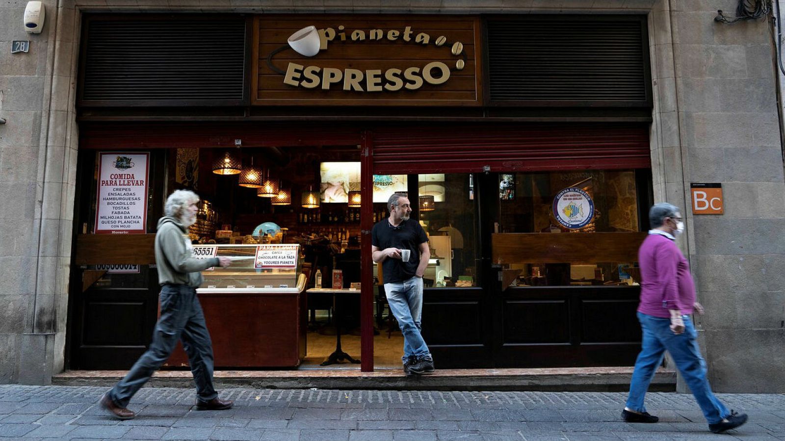 Los trabajadores del sector servicios ven con preocupación el futuro de sus empleos - RTVE.es - Telediario 1 | Ver