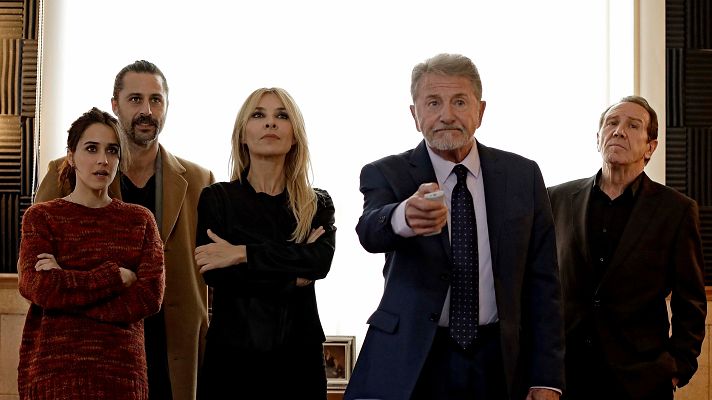 Telediario 1 - Esta noche se vuelve se abrir la puerta de 'El Ministerio del Tiempo' para la cuarta temporada