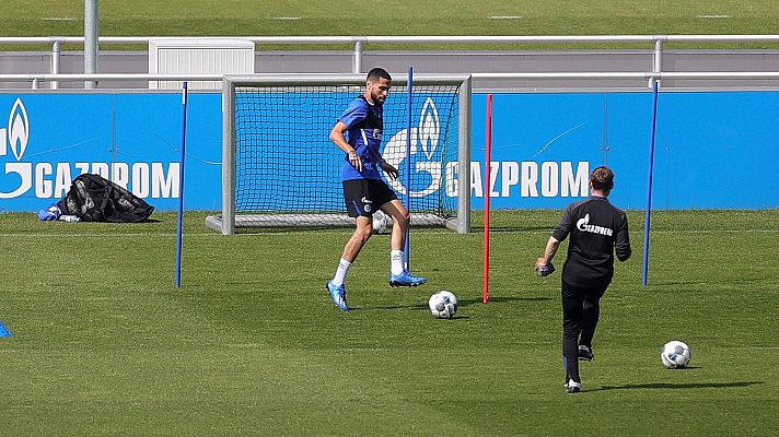 Telediario 1 - La Bundesliga realiza test de coronavirus dos veces por semana a los jugadores