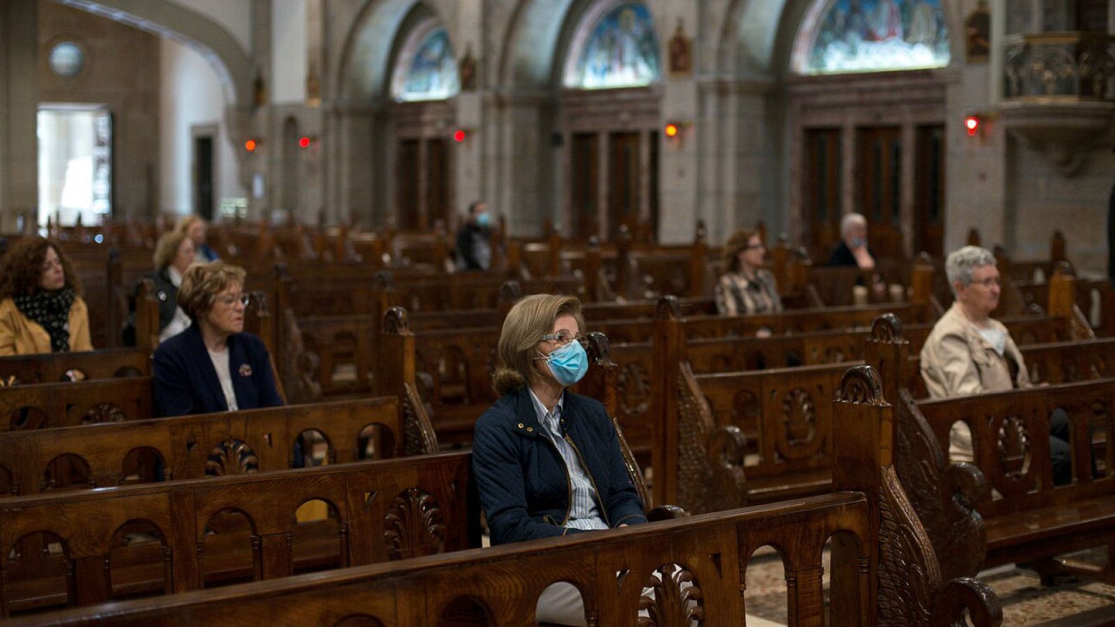 Así serán los velatorios y entierros en Galicia a partir de la Fase 1 - RTVE.es - Telediario 1 | Ver