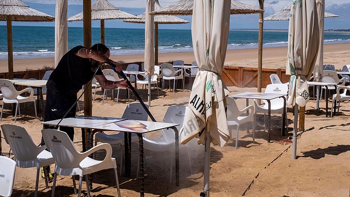 Telediario 1 - La apertura de terrazas, primer paso para la hostelería