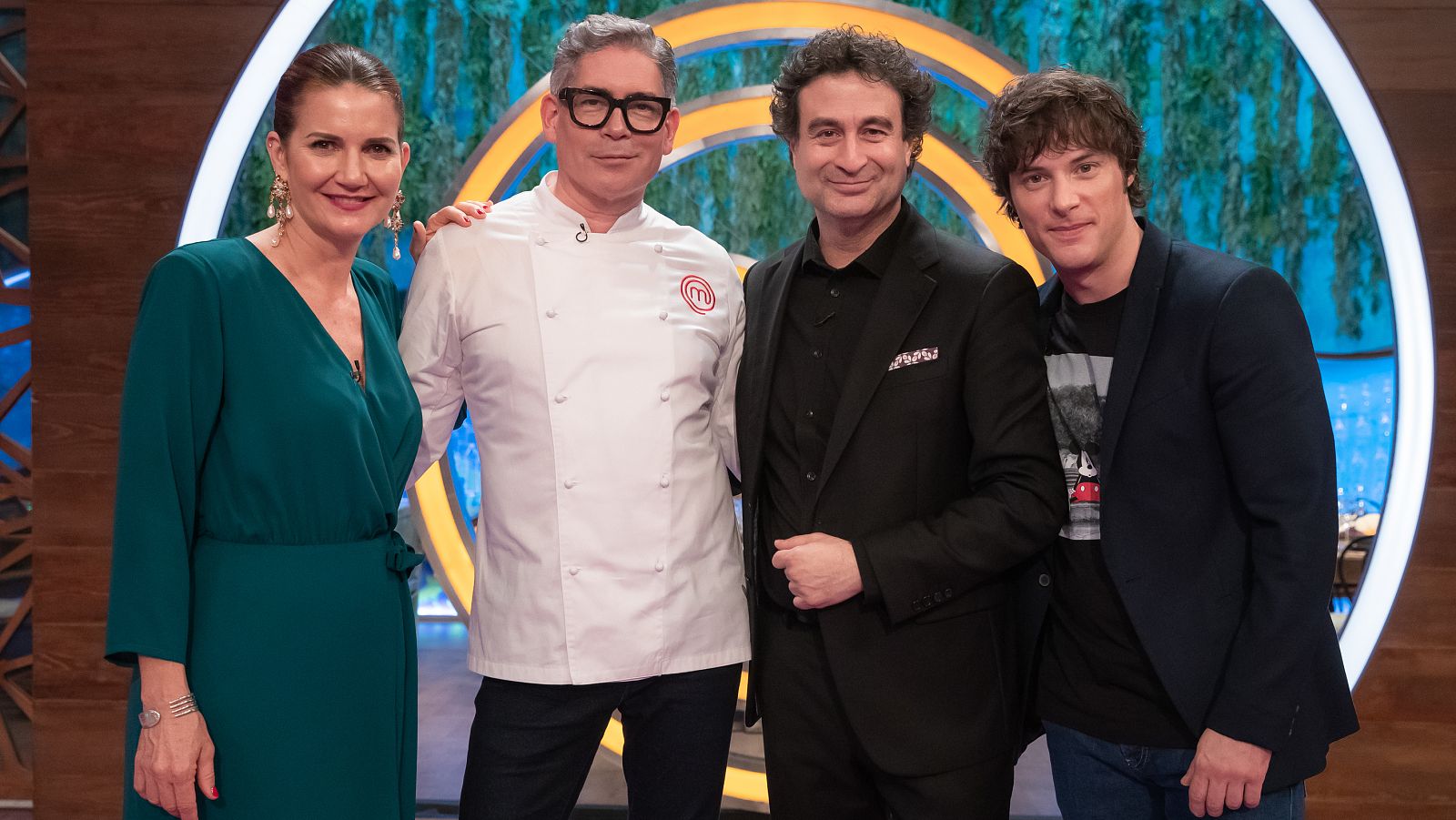 MasterChef 8 - El gran regreso de Boris Izaguirre a las cocinas | Ver