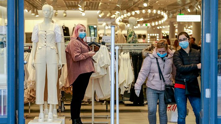 Telediario 1 - Bélgica reabre con largas colas los comercios cerrados