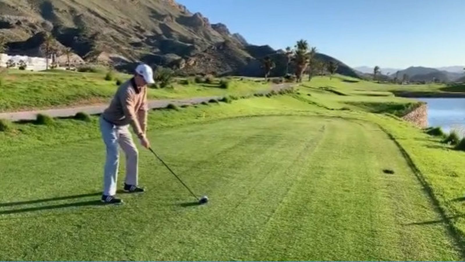 Primeros recorridos en los campos de golf en la desescalada | Ver