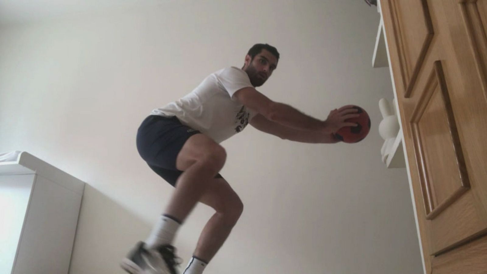 EDUCACIÓN FÍSICA - ¡Nos movemos! con Pablo Andújar, tenis - EduClan 6 a 8 años | Ver