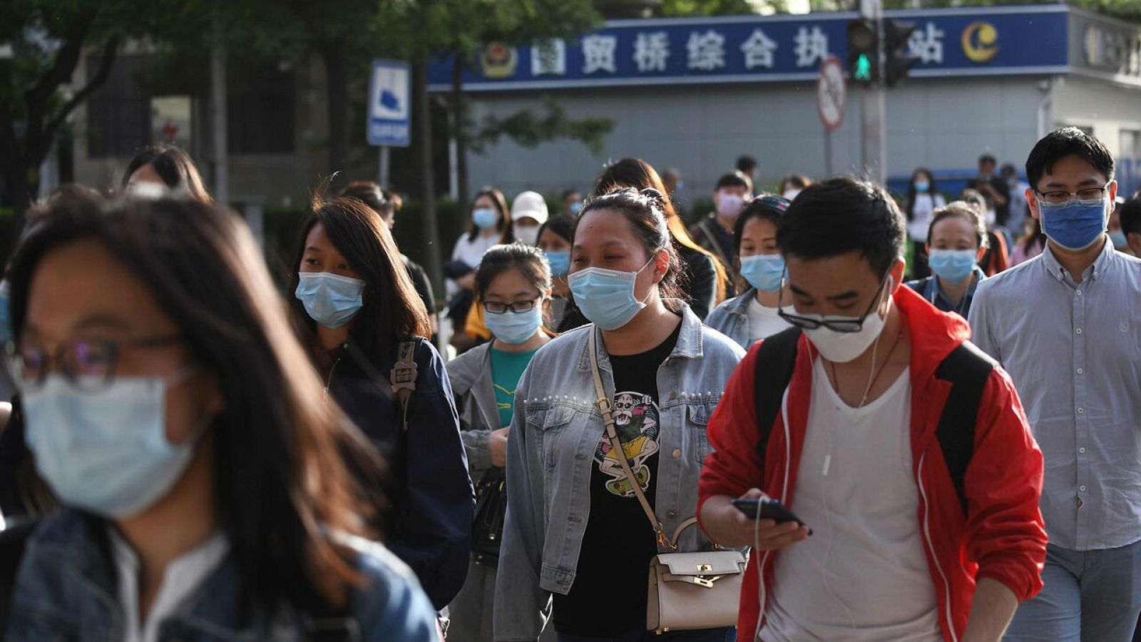 China refuerza las medidas de seguridad ante un repunte de contagios - RTVE.es - Telediario 1 | Ver