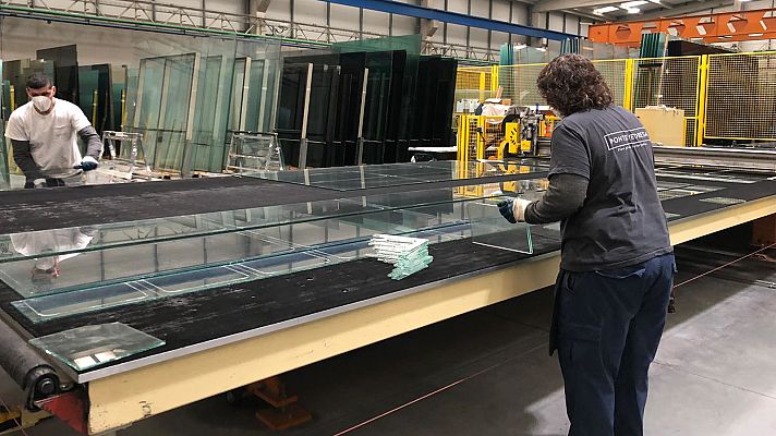 Modo Digital - La empresa tiene capacidad para fabricar unas trescientas mamparas al día