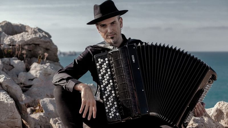 El acordeonista Gorka Hermosa lanza gratis su nuevo disco | Ver