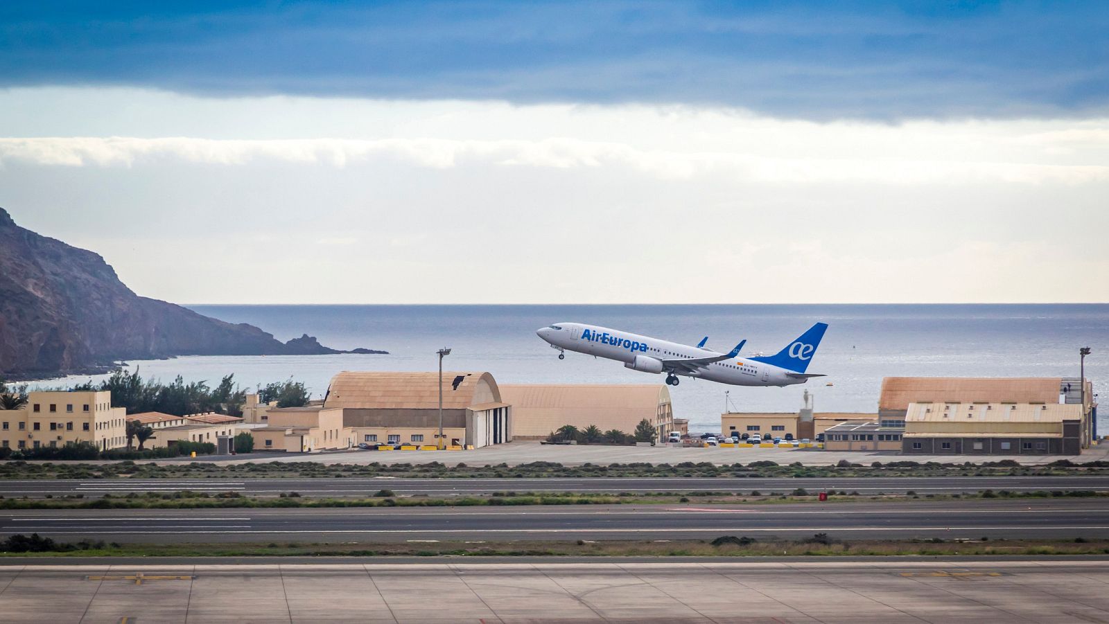 El Gobierno de España ha prorrogado la restricción temporal de viajes no imprescindibles desde terceros países a la Unión Europea y países asociados Schengen por razones de orden público y salud pública hasta el próximo 15 de junio, siguiendo así las
