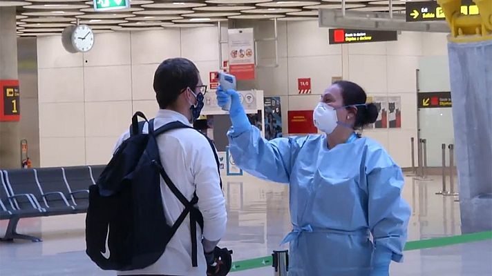 Telediario 1 - Comienza la cuarentena obligatoria de dos semanas para los primeros viajeros que llegan a España