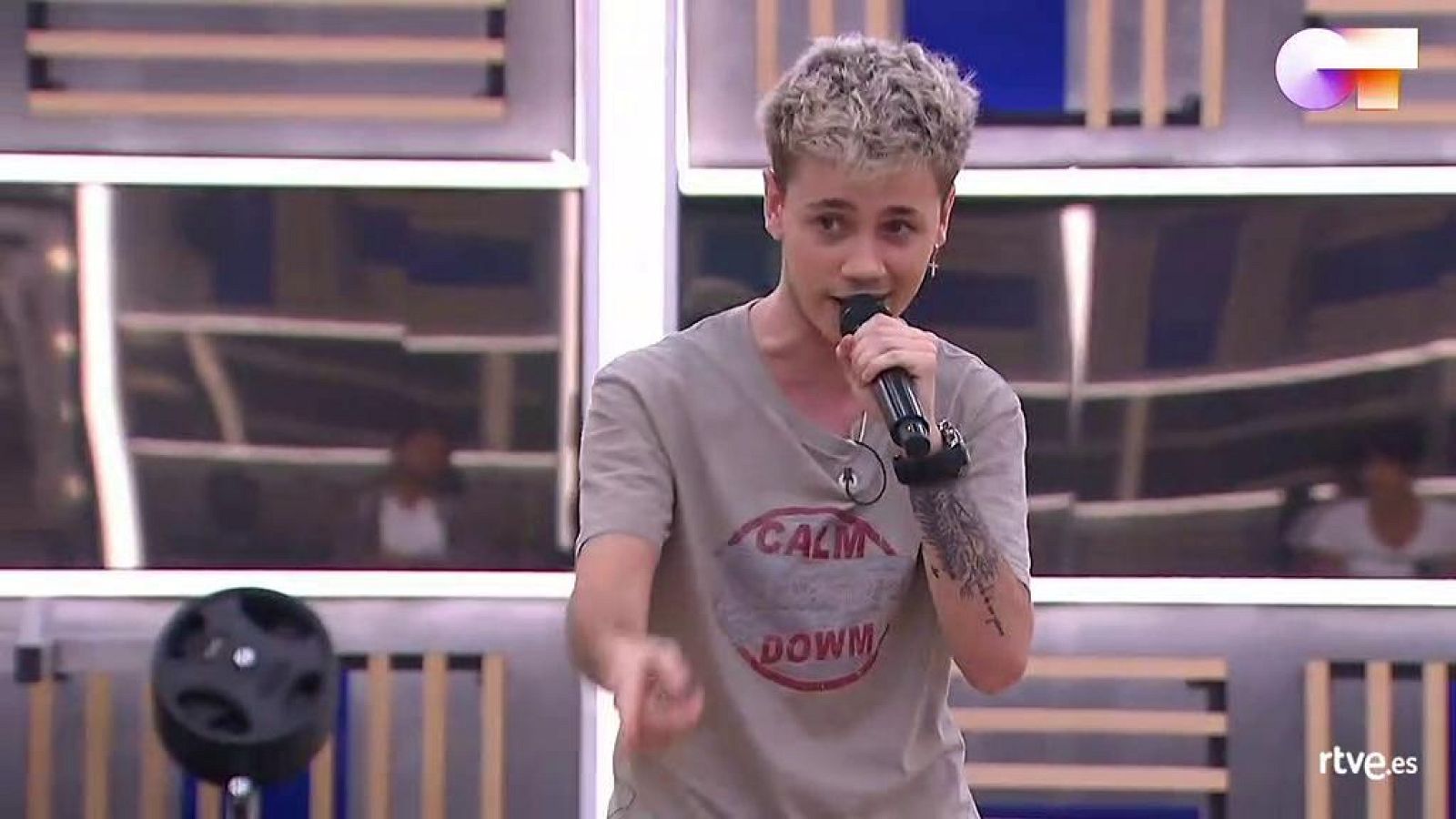 Hugo canta "Mmm Yeah", de Austin Mahone, en el primer pase de micros de la "Gala 10" de Operación Triunfo 2020