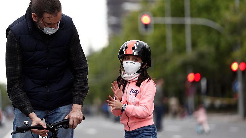 Sanidad anuncia que prepara una orden para aumentar la obligatoriedad de las mascarillas a los espacios públicos