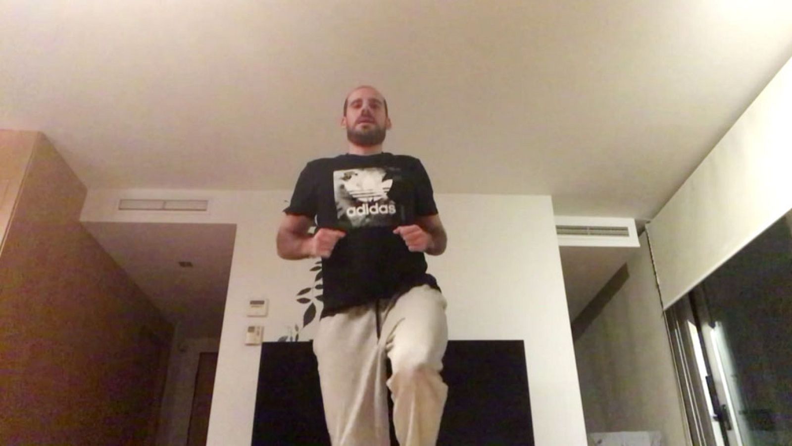 EDUCACIÓN FÍSICA - ¡Nos movemos! con Quino Colom, baloncesto - EduClan 9 a 10 años | Ver