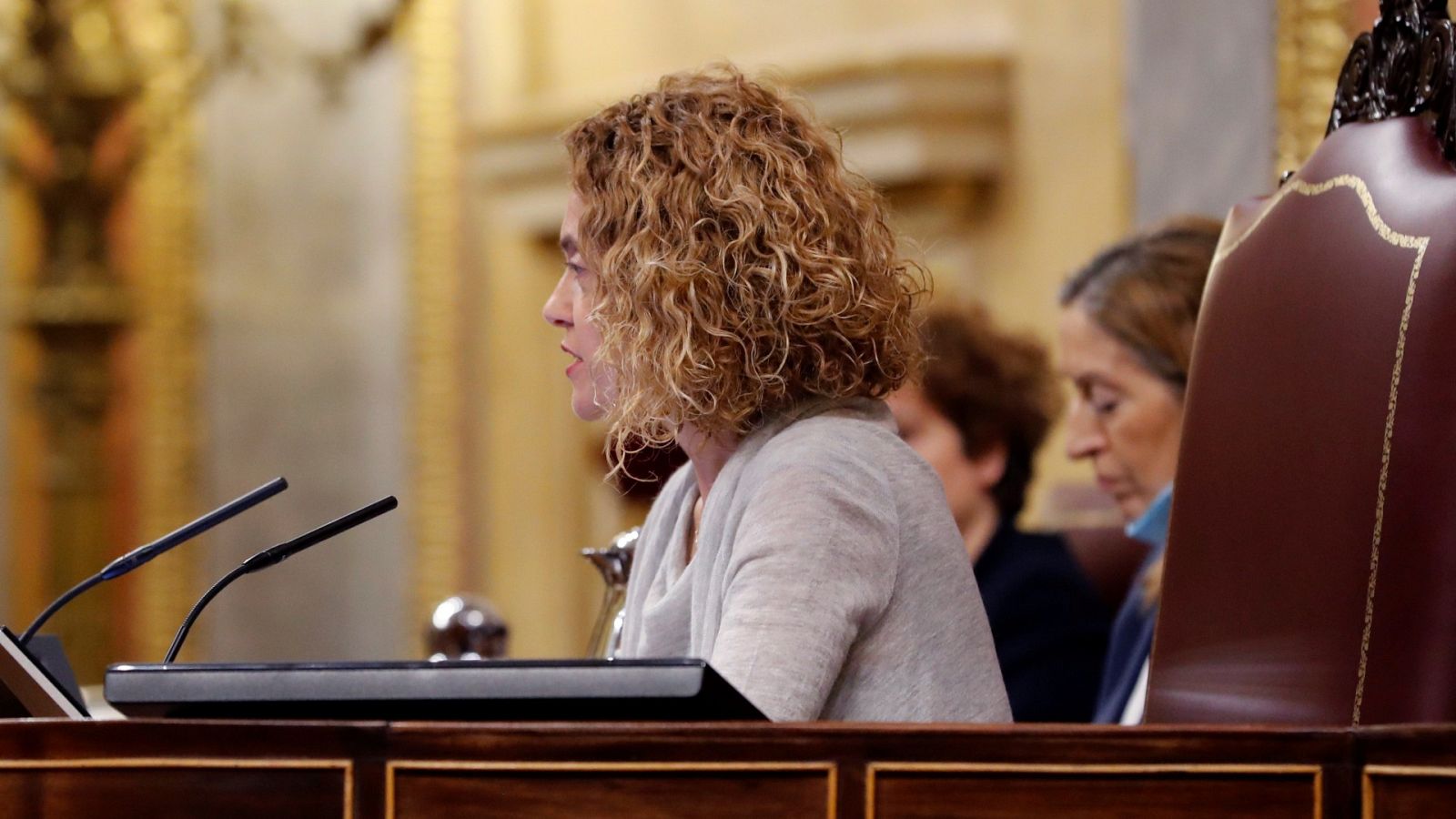 La presidenta del Congreso amonesta a Casado: "Tiene que terminar, por favor"