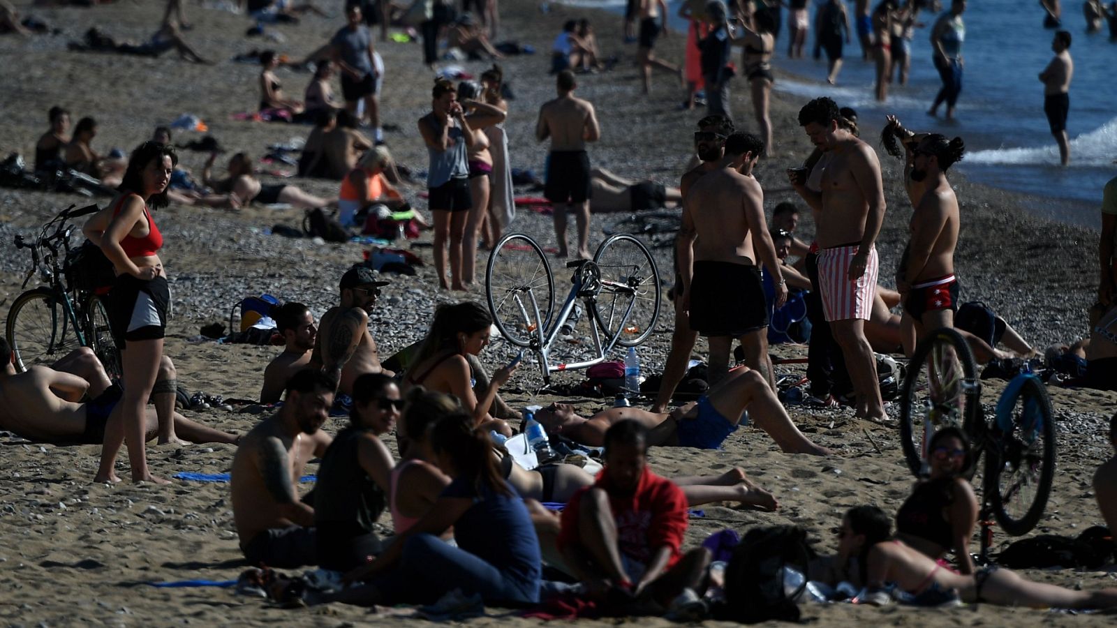 Coronavirus: Playas abarrotadas en Barcelona | Ver