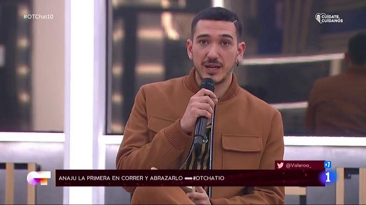 El chat de OT - Bruno lee una carta a sus compañeros en El Chat 10