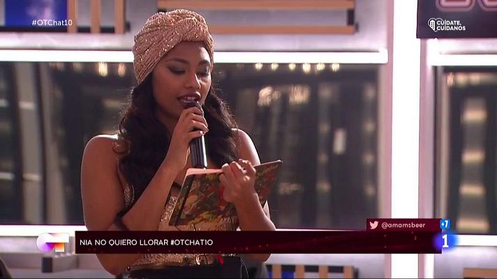El chat de OT - Nia lee un texto para Vicky en El Chat 10