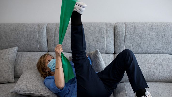 Telediario 1 - Algunos ingresados por coronavirus de larga duración en las UCI deben reaprender a andar y comer