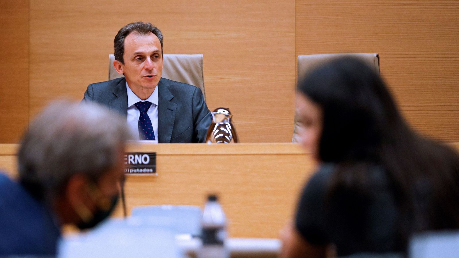 Rifirrafe entre el diputado popular, el diputado de Podemos y Pedro Duque en la comisión de Ciencia