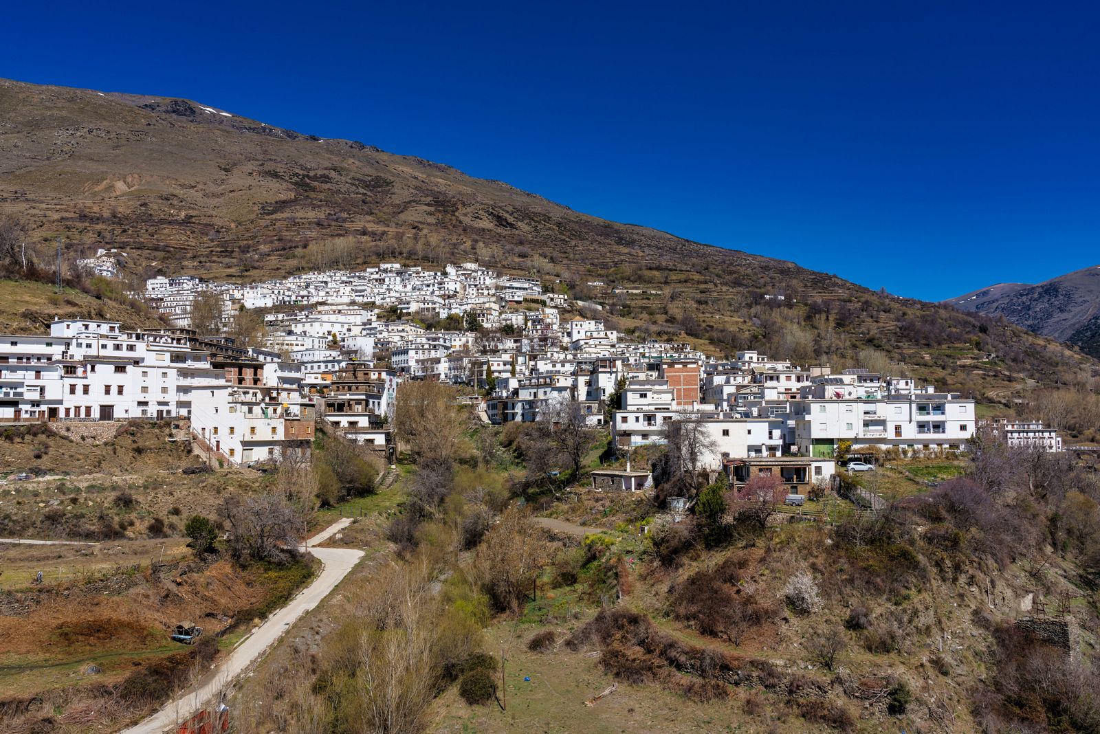 Turismo rural en Lanjarón (Granada), el pueblo español con mayor esperanza de vida - España Directo | Ver