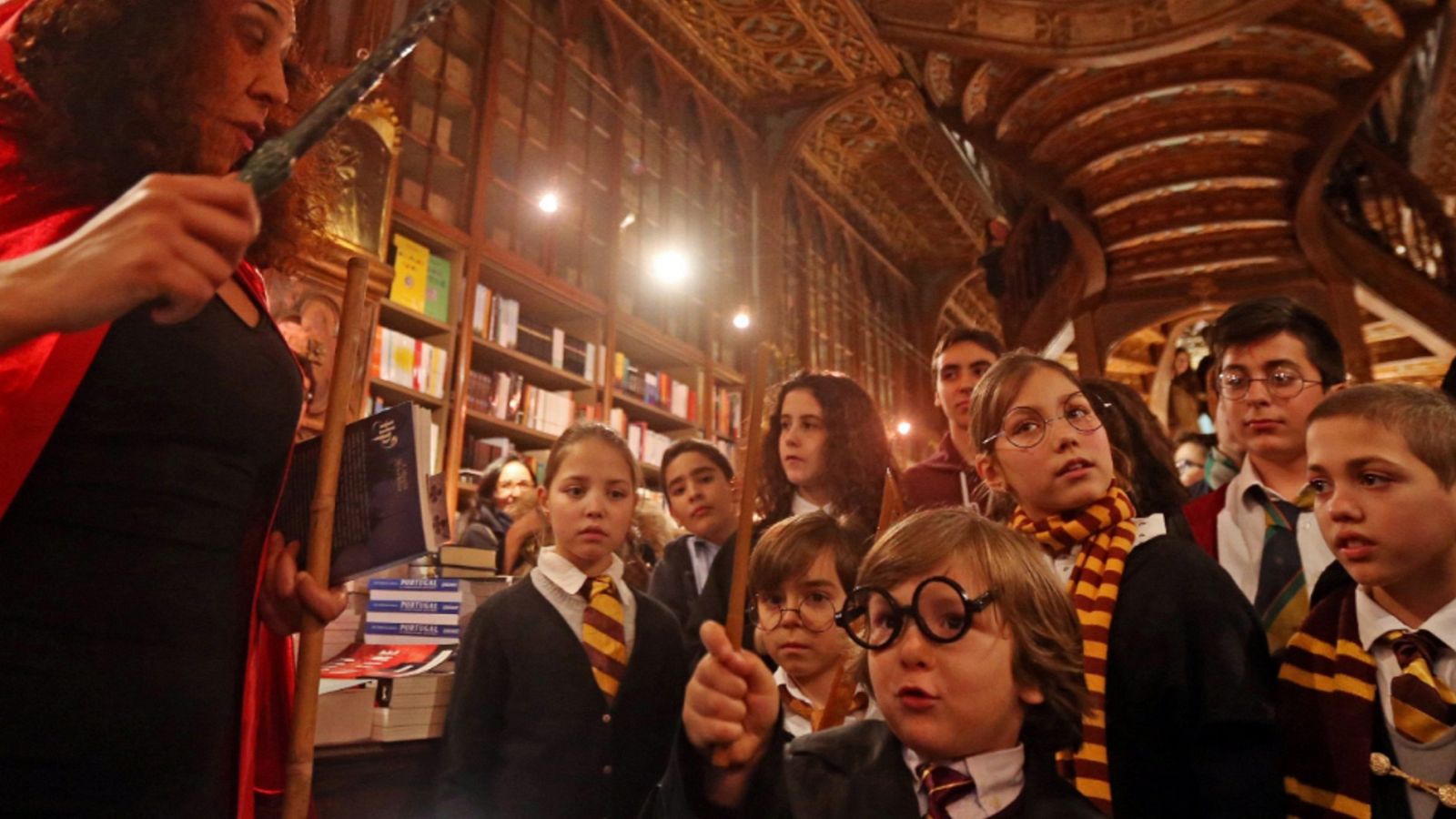 J.K. Rowling niega que la librería Lello de Oporto inspirase Harry Potter | Ver