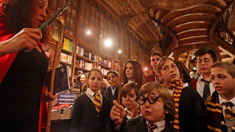 J.K. Rowling niega que la librería Lello de Oporto inspirase Harry Potter | Ver