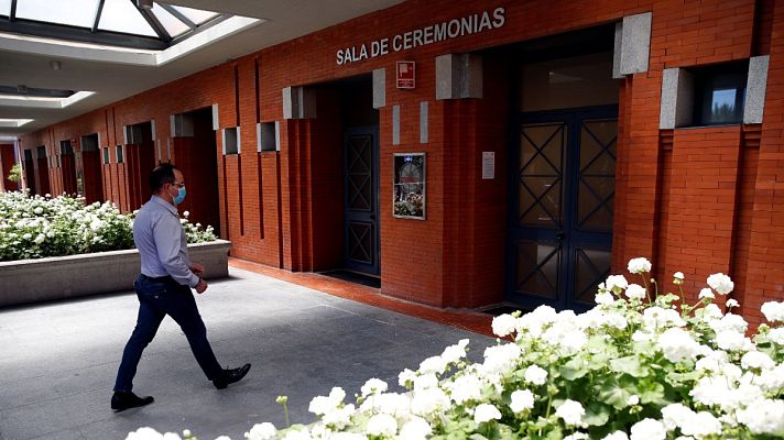 Especiales informativos - El gobierno declarará a partir del martes el luto nacional durante diez días por las víctimas del coronavirus