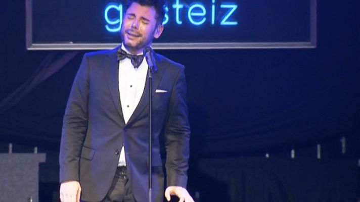 Música en el Archivo de RTVE - Miguel Poveda interpreta "La leyenda del tiempo" (2014)