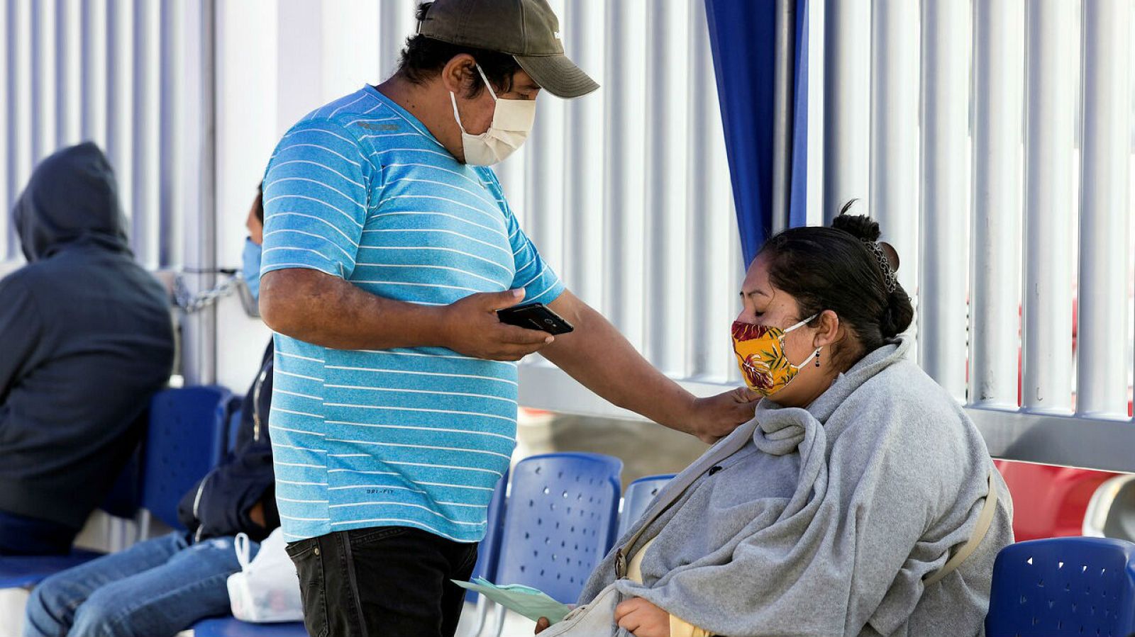 El confinamiento agrava los problemas de pobreza en Latinoamérica - RTVE.es - Telediario 1 | Ver