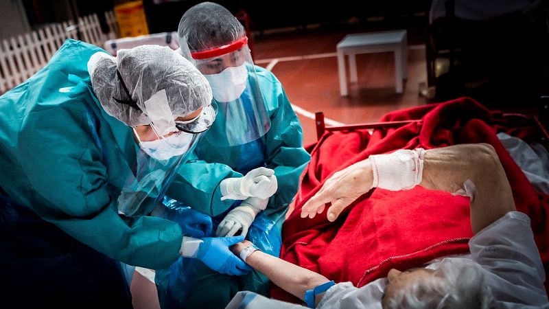 Sanidad informa de que con el nuevo recuento hay 256 hospitalizados y 11 ingresos en UCI en los últimos 7 días | Ver