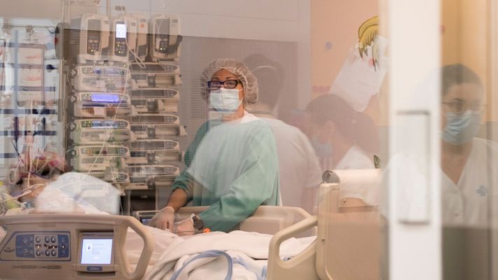 Especiales informativos - Sanidad confirma "trombosis y problemas neurológicos" en algunos pacientes de coronavirus