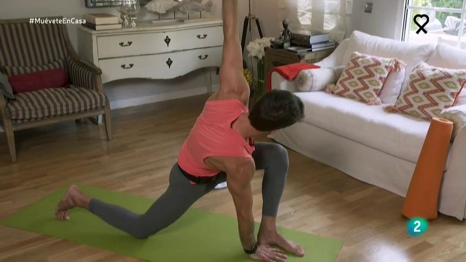 Muévete en casa - ¡Estira isquios y cuádriceps!