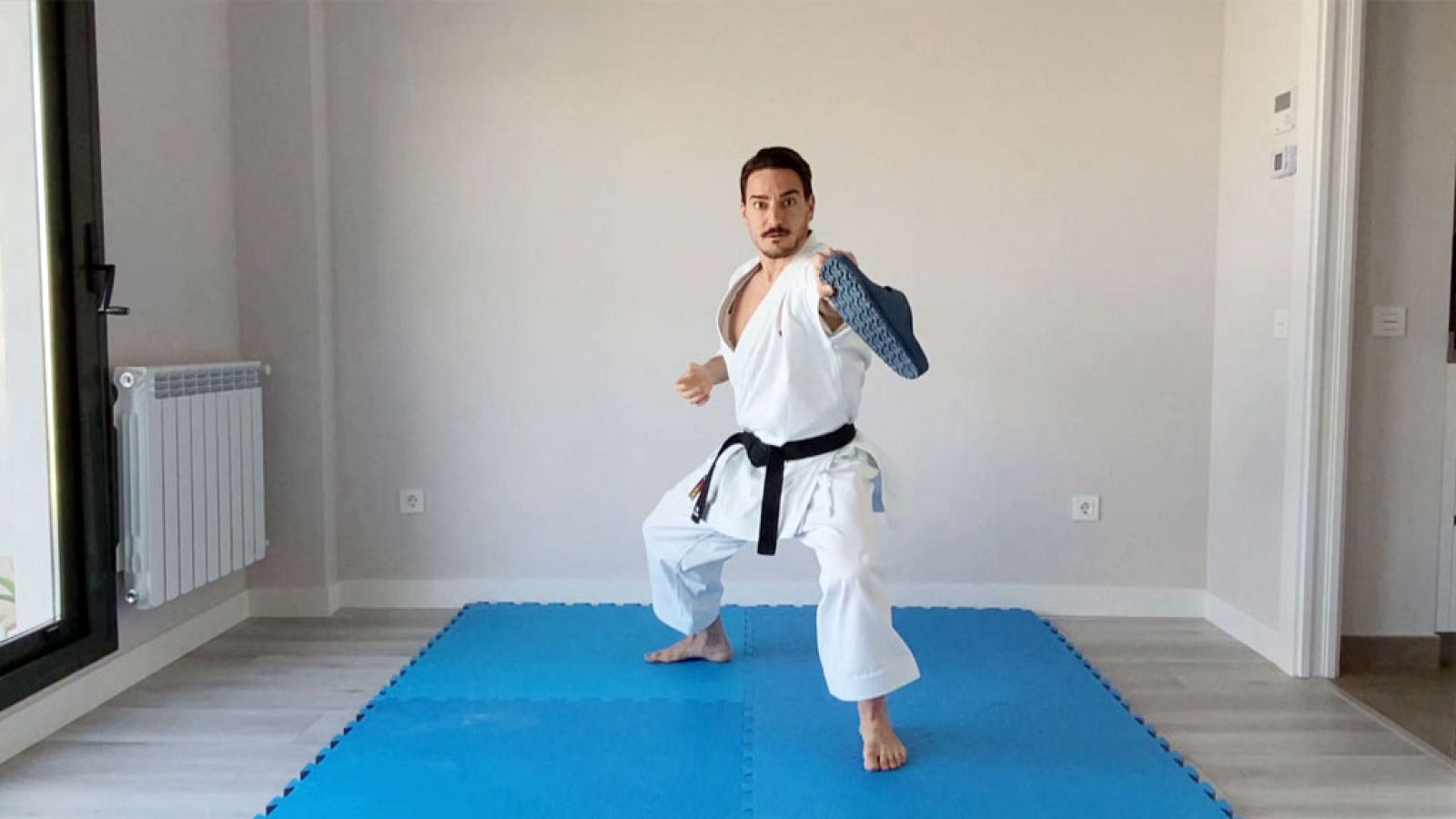 EDUCACIÓN FÍSICA - ¡Nos movemos! con Damián Quintero 2, kárate - EduClan 6 a 8 años | Ver