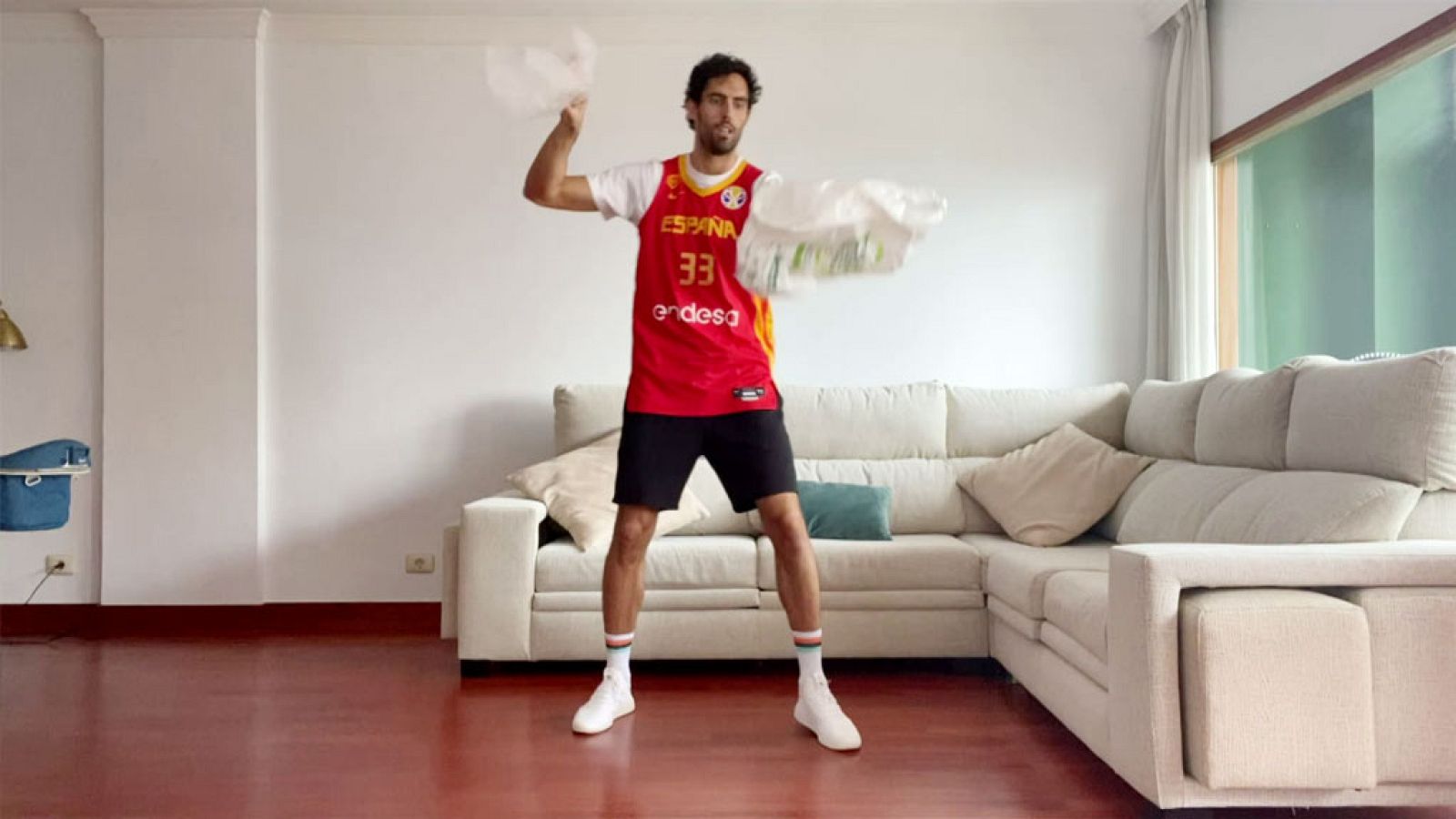 EDUCACIÓN FÍSICA - ¡Nos movemos! con Javi Beirán, baloncesto - EduClan 6 a 8 años | Ver