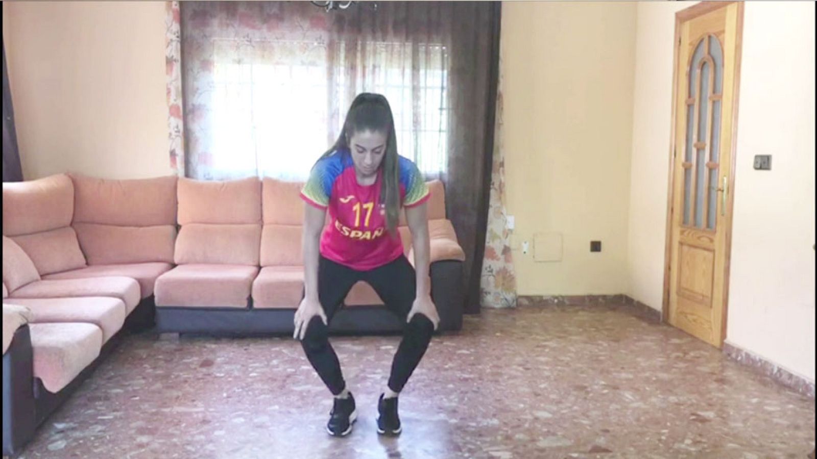 EDUCACIÓN FÍSICA - ¡Nos movemos! con Jennifer Gutiérrez, balonmano - EduClan 6 a 8 años | Ver