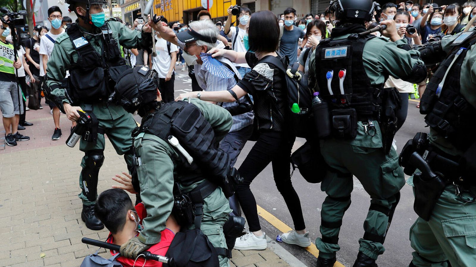Vuelven las protestas en Hong Kong por la ley de Seguridad Nacional - RTVE.es - Telediario 1 | Ver