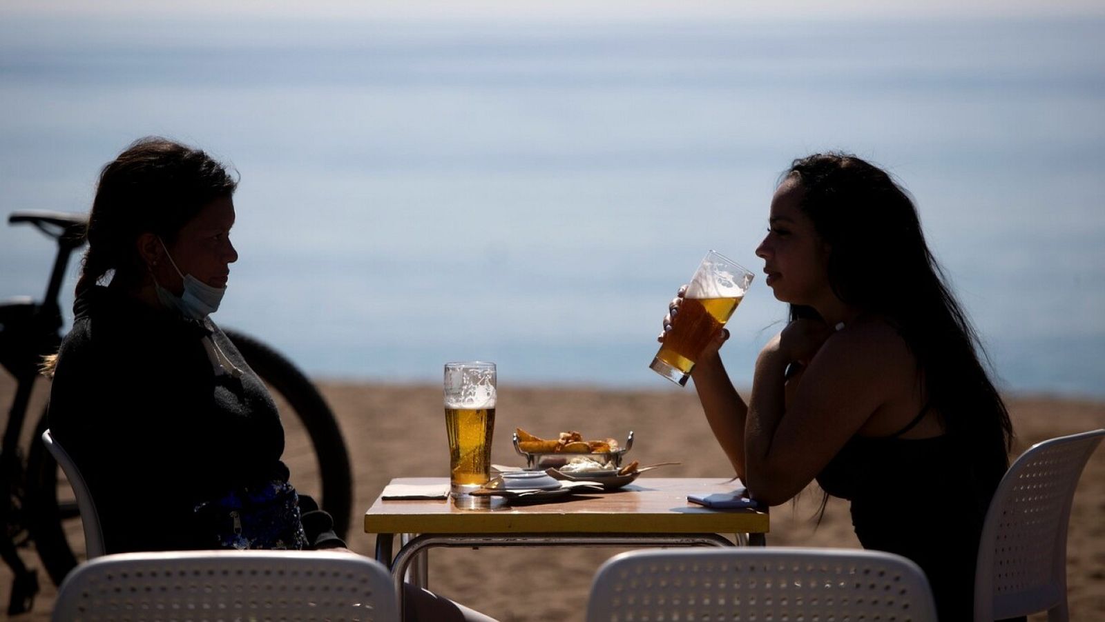 Andalucía permitirá abrir las terrazas hasta las 3 | Ver
