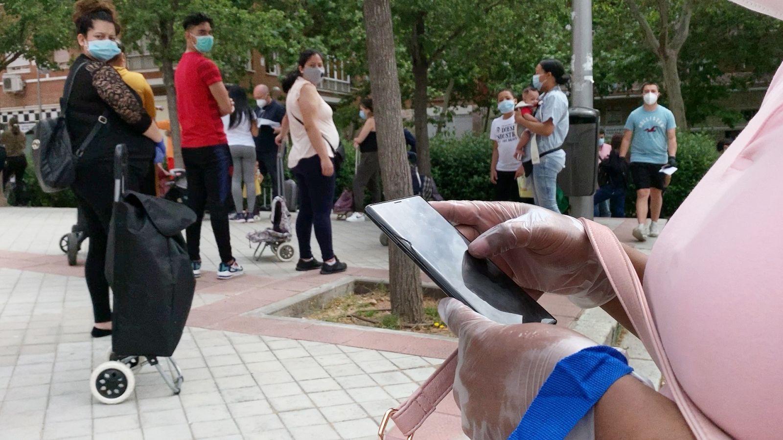 Superar la brecha digital para acceder al Ingreso Mínimo Vital, el papel de los trabajadores sociales - Informativo 24h | Veure